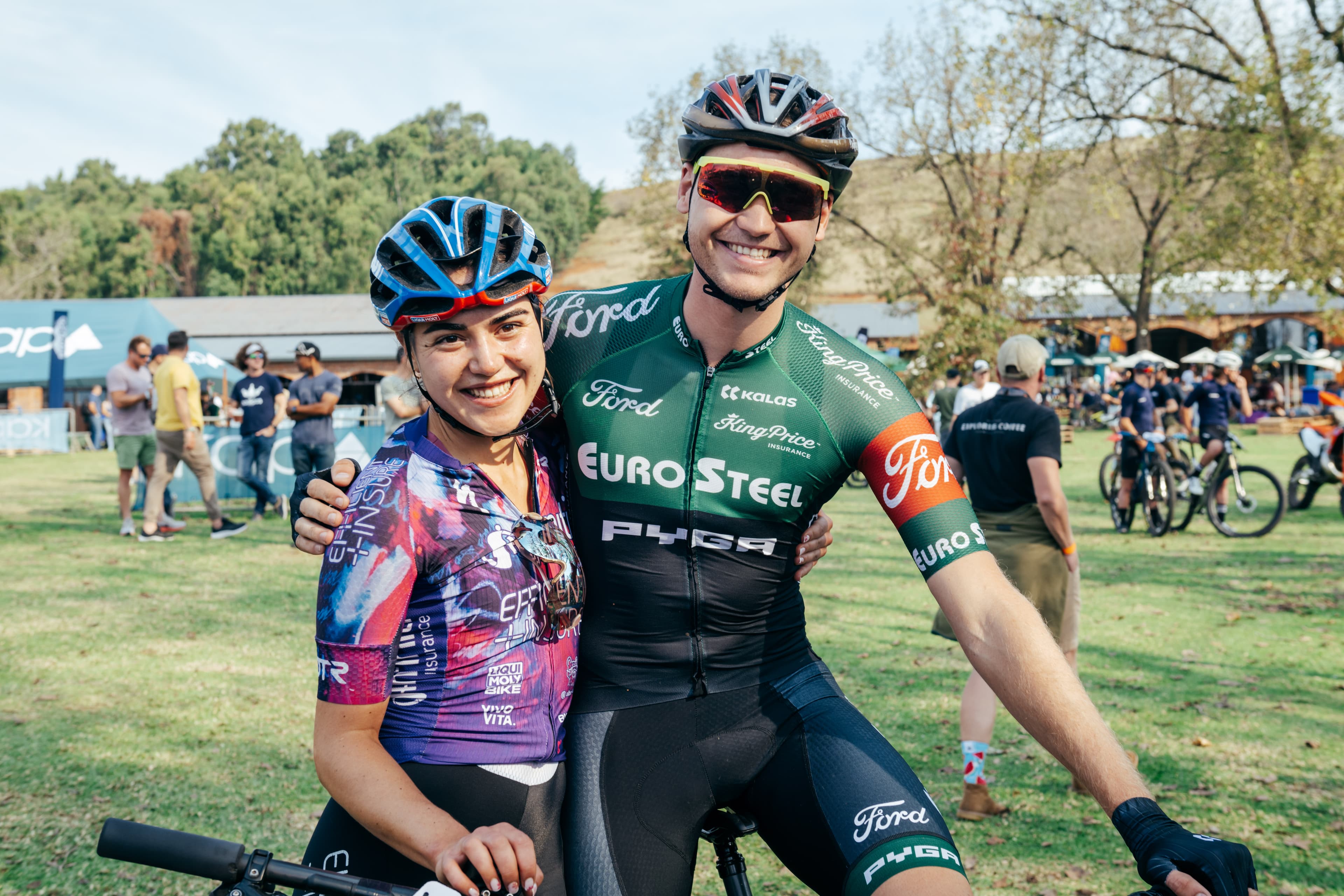 Prologue riders on podium smiling